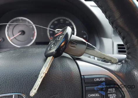 2010 Honda Accord 3.5 Ex-L from USA, damaged, VIN 1HGCP3F89AA003645